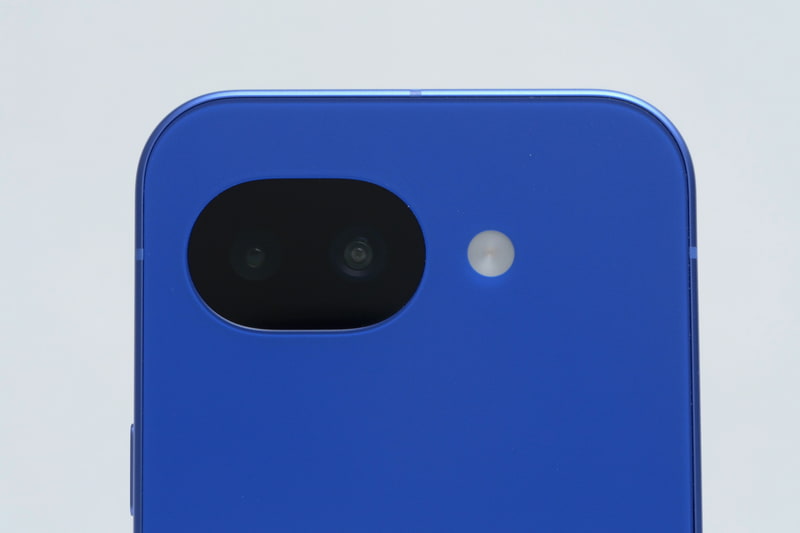 リアカメラは、Pixel 9aと同じ仕様の広角カメラと超広角カメラの2眼構成となる