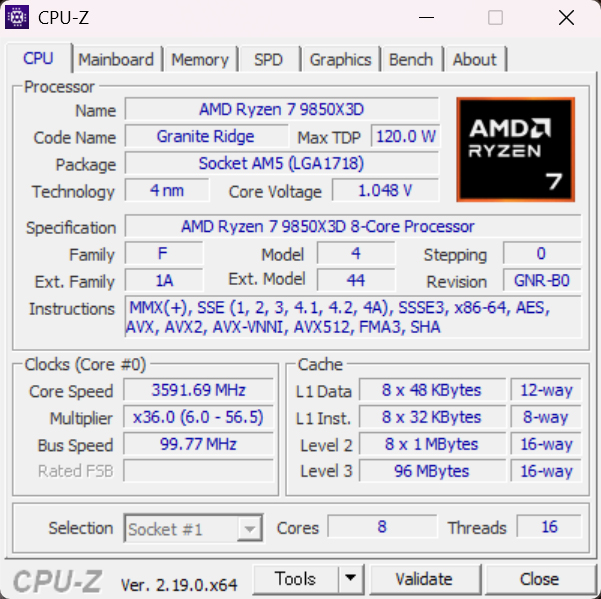 CPUは8コア16スレッドのRyzen 7 9850X3Dを採用。ブーストクロックは最大5.6GHz