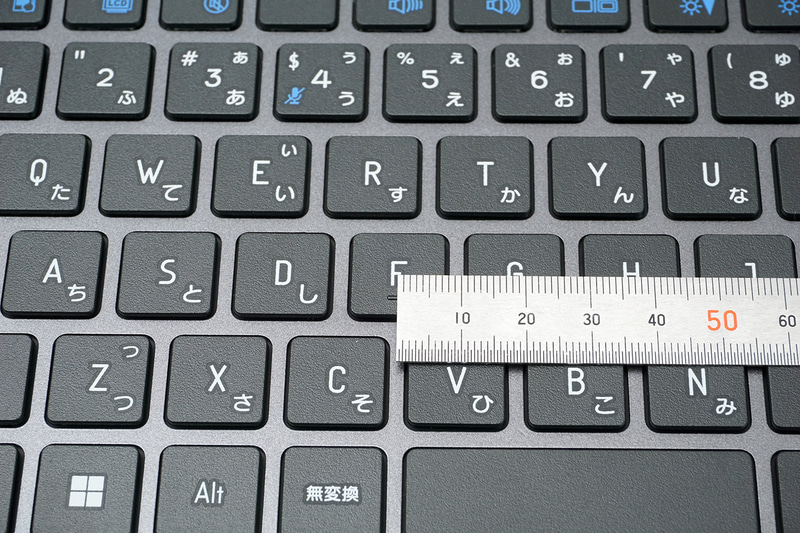 キーピッチは筆者の実測で約18mm