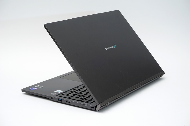 シンプルでスリムなデザインだ