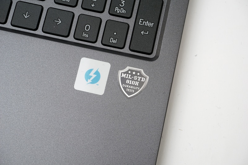 温度、振動、衝撃など厳しいテストのクリアが必要な米国軍用規格のMIL-STD-810Hに準拠とタフなボディだ