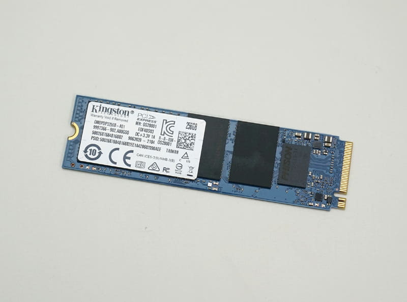 システムドライブ用のM.2 SSD。M.2スロットがPCIe 3.0 x4対応なので古いモデルでも大丈夫だ