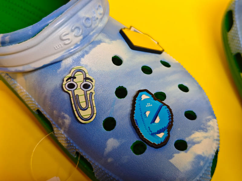 クロックスに取り付けられたClippy