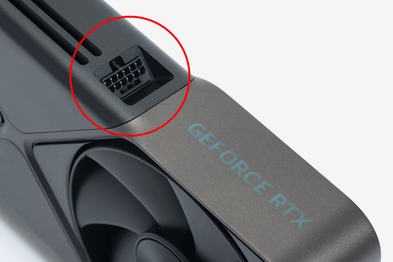 ビデオカードへの補助電源は16ピン(12V-2x6)だ