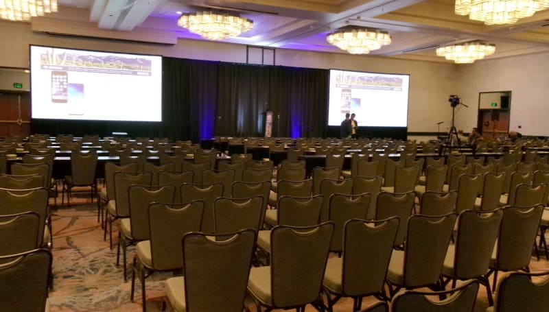 IRPS 2026の基調講演会場。米国アリゾナ州ツーソンのリゾートホテル「Loews Ventana Canyon Resort(ロウズベンタナキャニオンリゾート)」で筆者が2026年3月23日(現地時間)に撮影