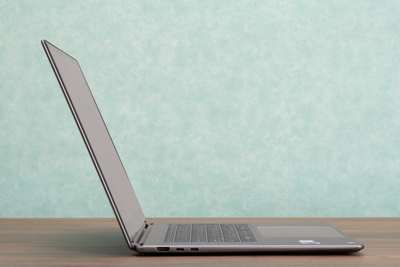 薄型で最薄部は13.9mm