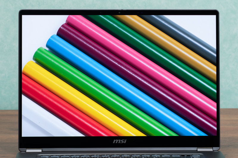 リフレッシュレート120Hz、DisplayHDR True Black 600準拠の色鮮やかなOLEDディスプレイ