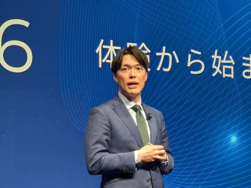 開会の挨拶には、NECパーソナルコンピュータ 執行役員 コマーシャル営業推進本部長の飯田陽一郎氏が登壇