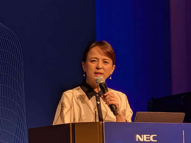 俳優や経営者、研究者など幅広く活動する、タレントのいとうまいこ氏