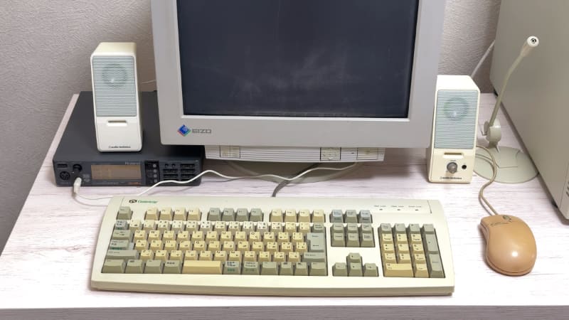 あの時代を彷彿とさせるキーボード、マウス、スピーカー、マイクを用意してみた