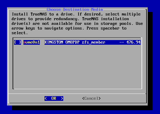 利用できるストレージのリストが表示される。間違いを防ぐため、今回はOS用のSSDのみを組み込んでいるため、ストレージは1つしか表示されない。ここでスペースキーを押して［※］と表示されていることを確認してEnterキーを押す