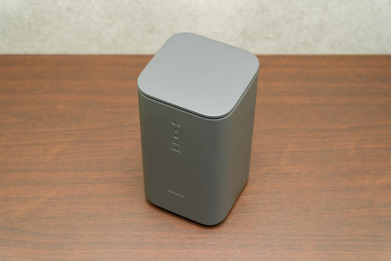 NTTドコモの「home 5G HR02」