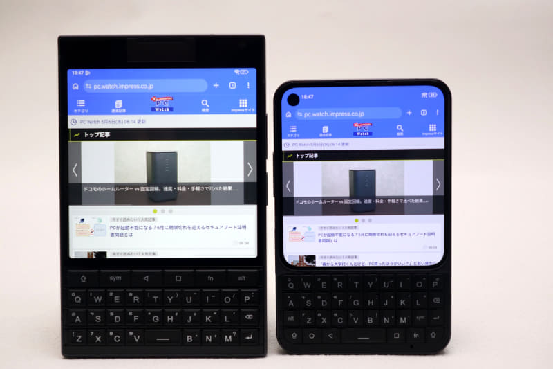 Titan 2(左)と比較して、標準状態で表示できる情報量に大差はない。これがチマチマした印象をさらに高める