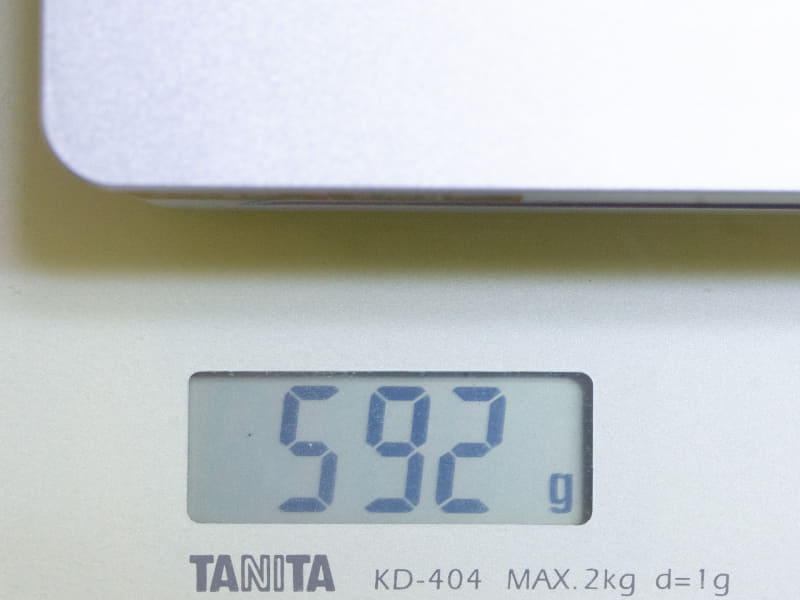 重量は実測で592g。仕様より随分軽い