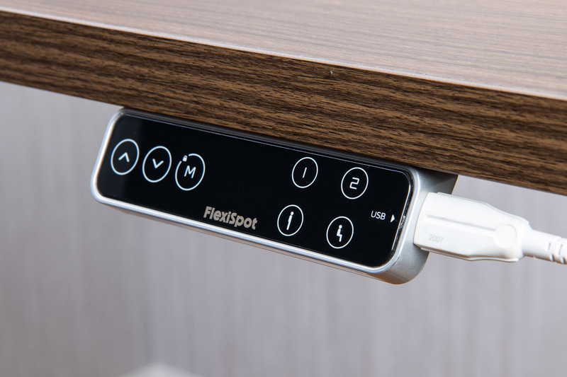 充電に使えるUSBポートも装備