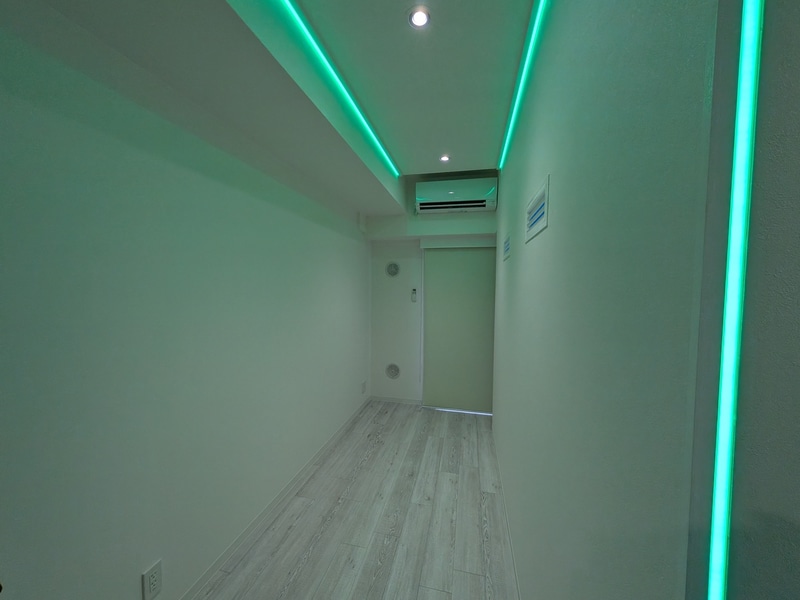 配信部屋の外側。基本的にここが就寝用