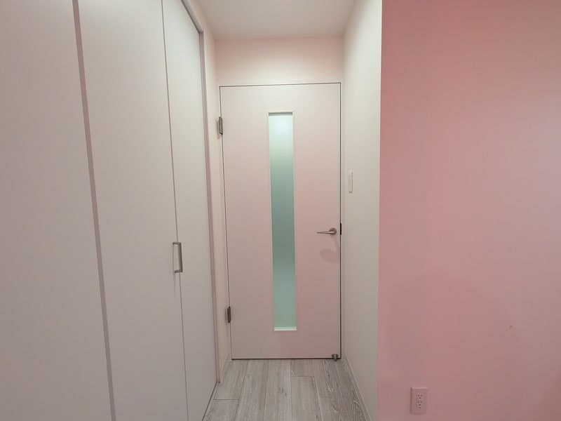 廊下に内ドアがある