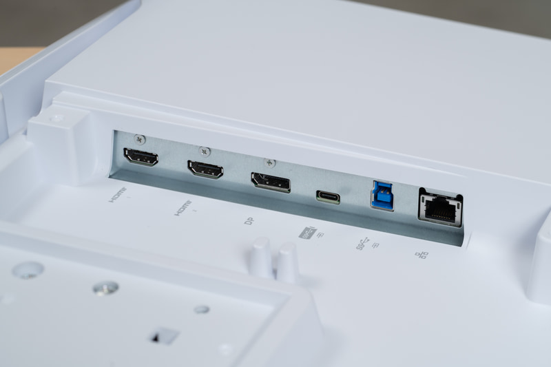 USB Type-C接続に対応し、USB Type-AやLANポートも装備。ドッキングステーションとしての機能を備えている