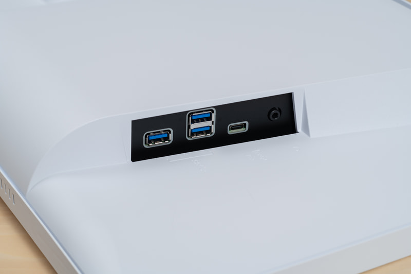 USB Type-C接続に対応し、USB Type-AやLANポートも装備。ドッキングステーションとしての機能を備えている