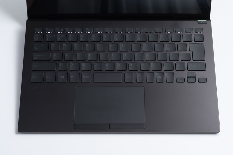 質感の高さが伝わってくるアルミ合金1枚板のキーボード面