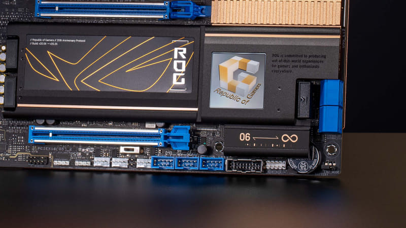 どこか初代ROG Crosshairの面影がある