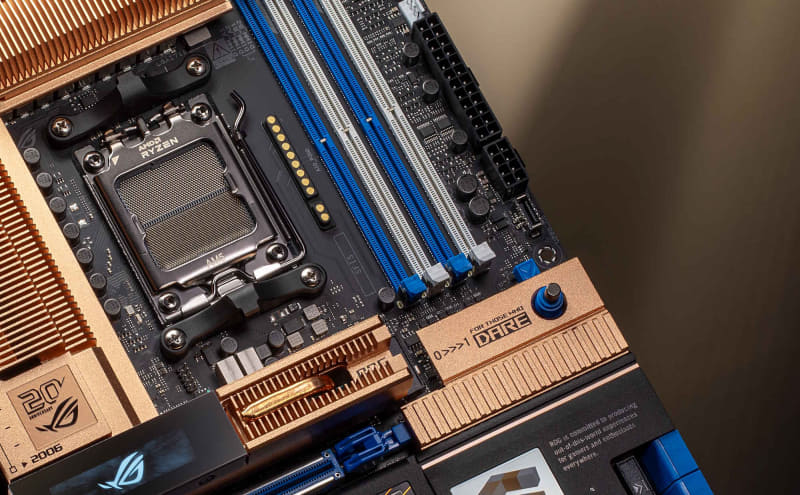 どこか初代ROG Crosshairの面影がある