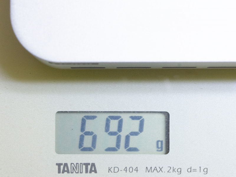 重量は実測で692g