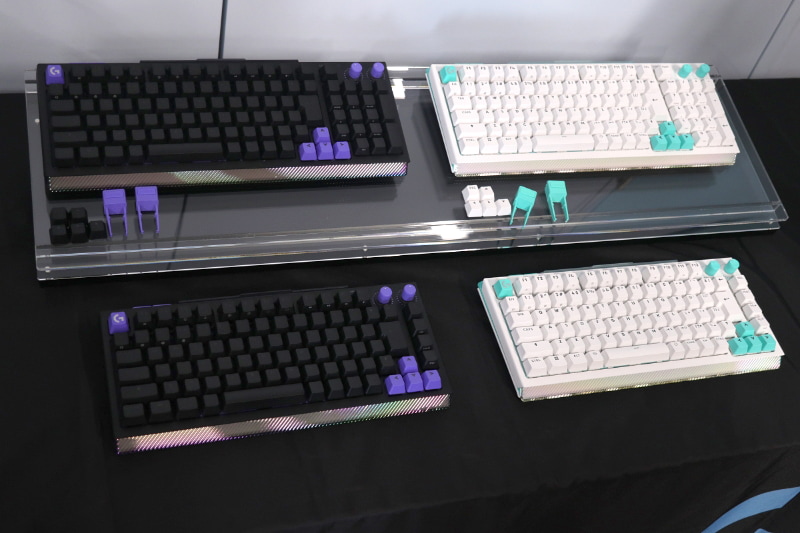 本体色は2色で、配列も75%と98%の2種類。メカニカルキースイッチと保証期間で違うモデルもある