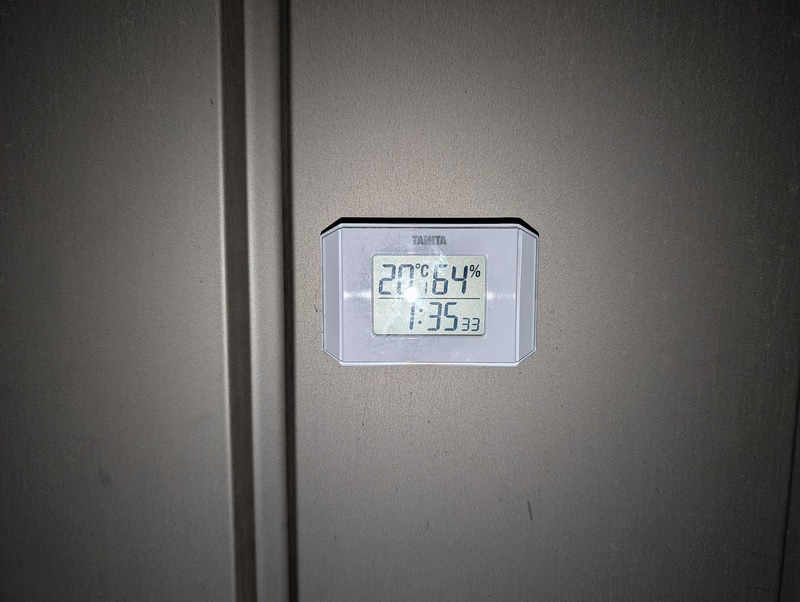 気温は20℃前後で、やや涼しい夜だ