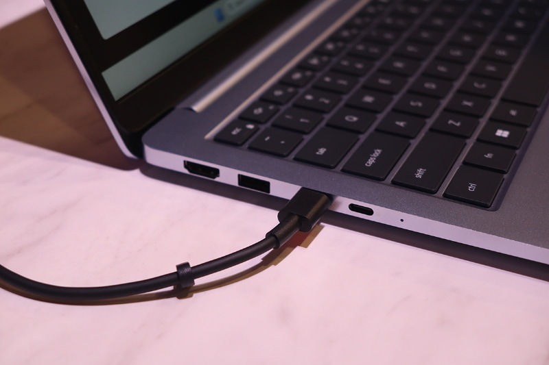 Dell 14Sの左側面インターフェイス