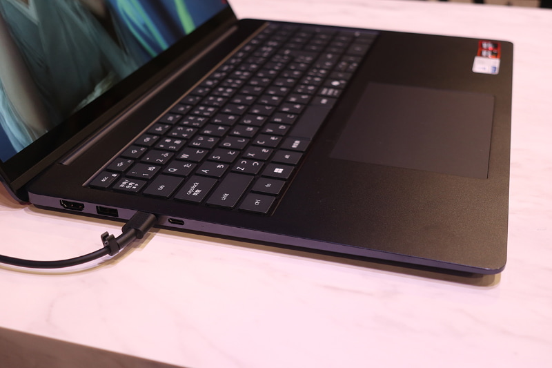 Dell 16Sの左側面インターフェイス