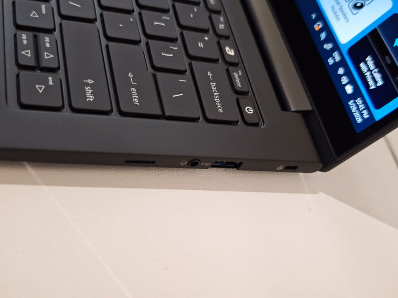本体右側面