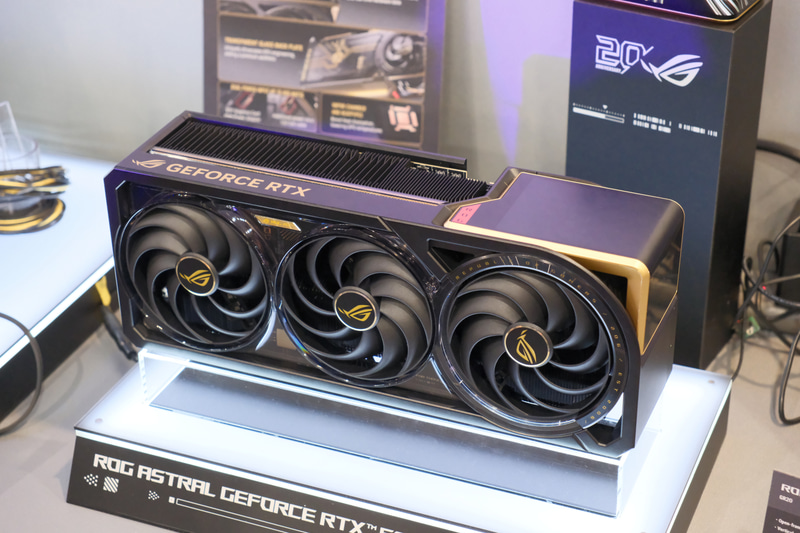 ROG ASTRAL GeForce RTX 5090 EDITION 20