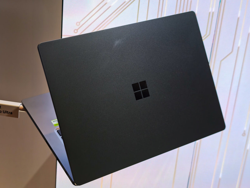 MicrosoftのSurface RTX Ultra