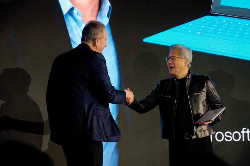 ハース氏がサインを入れてプレゼント