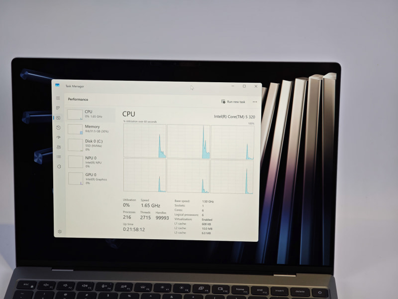 デバイスマネージャーで表示したところ、Core 5 320を搭載したモデルになっていた