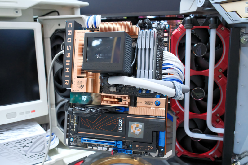 ROG CROSSHAIR 2006 CASE MOD - PROJECT 2026: ROG TIMEFUSION