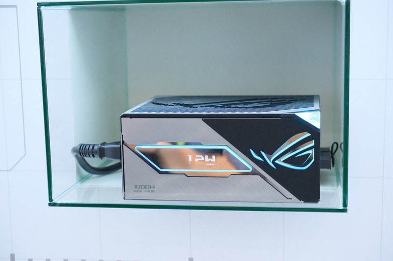 ROG THOR TITANIUM/PLATINUM III