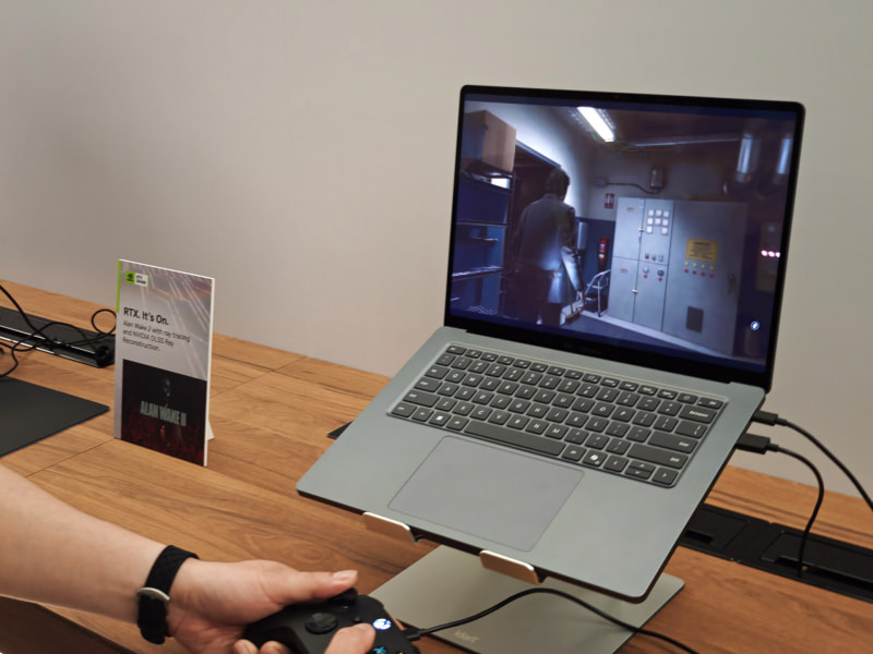 Arm版のALAN WAKE IIが動作している様子、DLSSが既に動いている