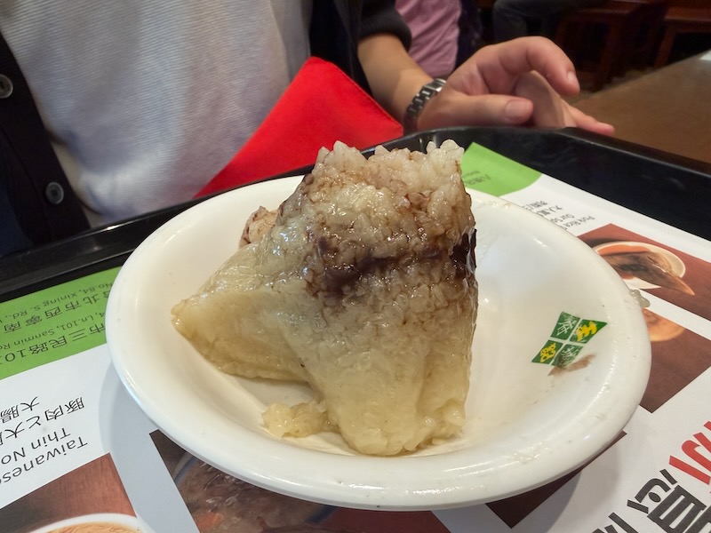 ちまきは3種類。肉・野菜に加えて「あんこ入り」ちまきもある