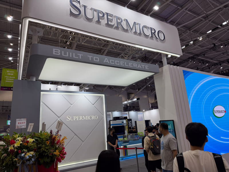 COMPUTEXのSupermicroブース