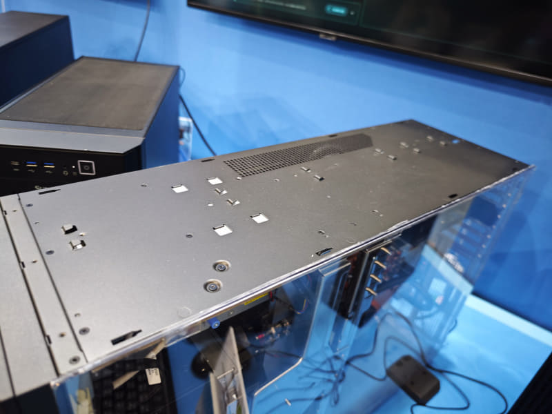 GB300を搭載したNVIDIA DGX Workstation(ARS-511GD-NB-LCC)、従来はUbuntuのみの対応だったがWindows対応が今回のCOMPUTEXで発表された。ラックマウントにすることも可能