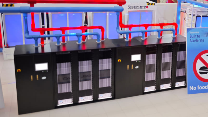 Dry Cooling Tower(ドライ冷却塔)と熱交換器の模型