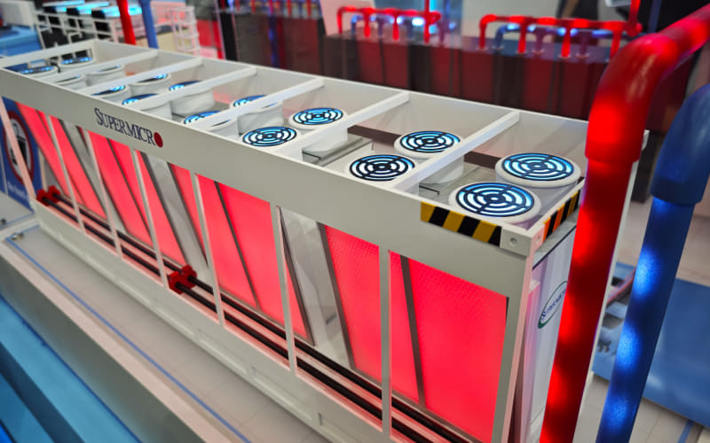 Dry Cooling Tower(ドライ冷却塔)と熱交換器の模型