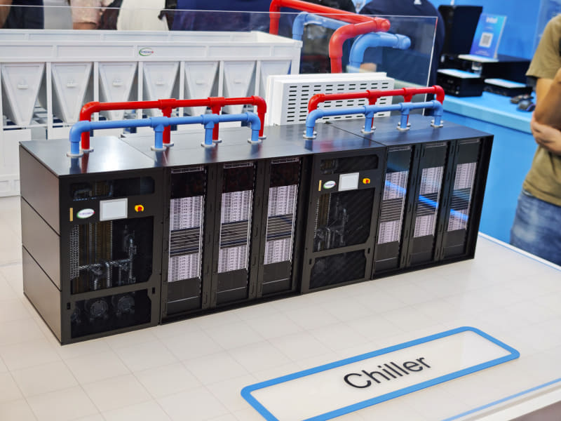 Chiller(チラー)と冷凍機の模型