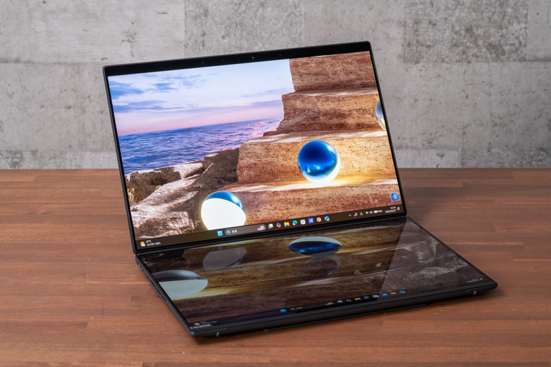 2画面時も1画面時も自然に使えるのが魅力のASUS Zenbook DUO UX8407AA