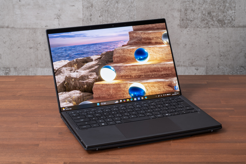 2画面時も1画面時も自然に使えるのが魅力のASUS Zenbook DUO UX8407AA