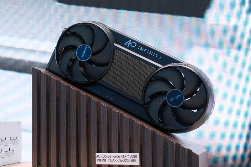 AORUS GeForce RTX 5080 INFINITY DARK WOOD 16G
