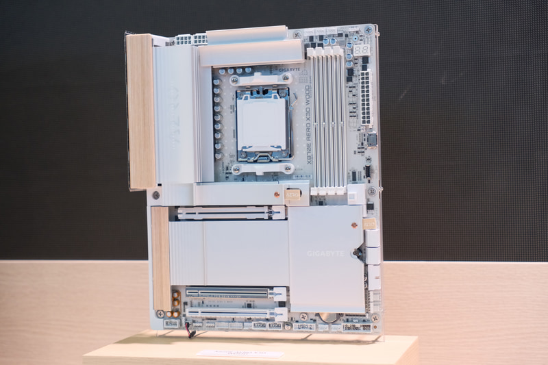 X870E AERO X3D WOOD