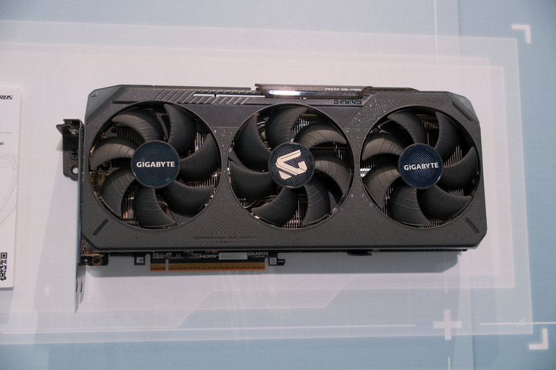 Radeon RX 9070 GRE GAMING OC 12G